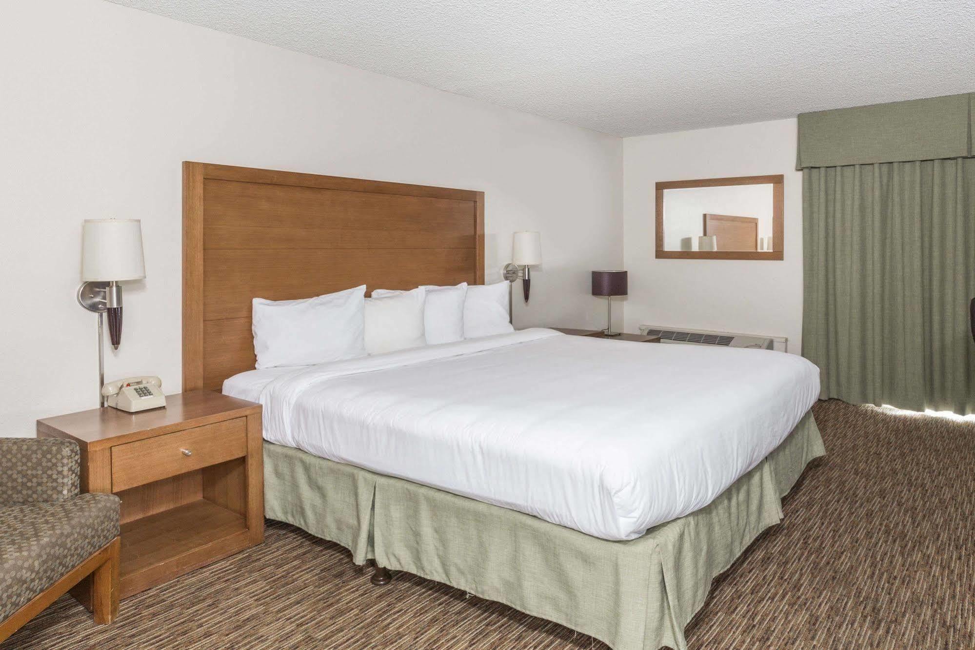 Days Hotel By Wyndham Peoria Glendale Area Exterior foto
